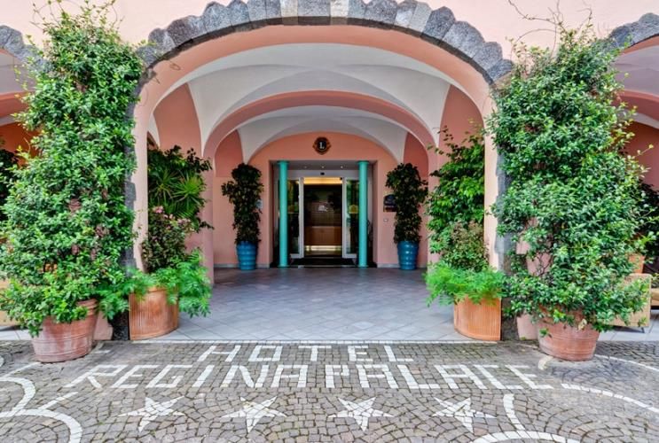 Hotel Regina Palace Terme - mese di Febbraio - Hotel Regina Palace Ischia - Entrata